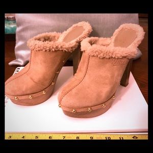 Authentic Gucci Joplin shearling mules!!